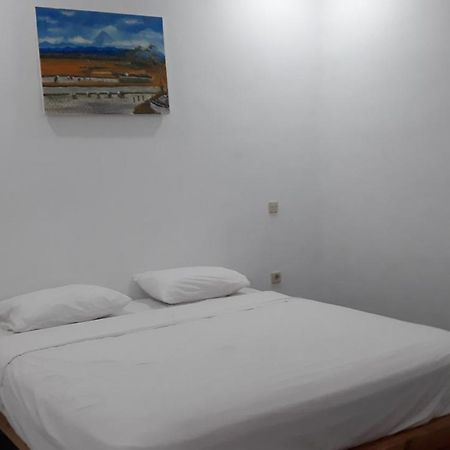 Mandalika Homestay Kuta  Zewnętrze zdjęcie