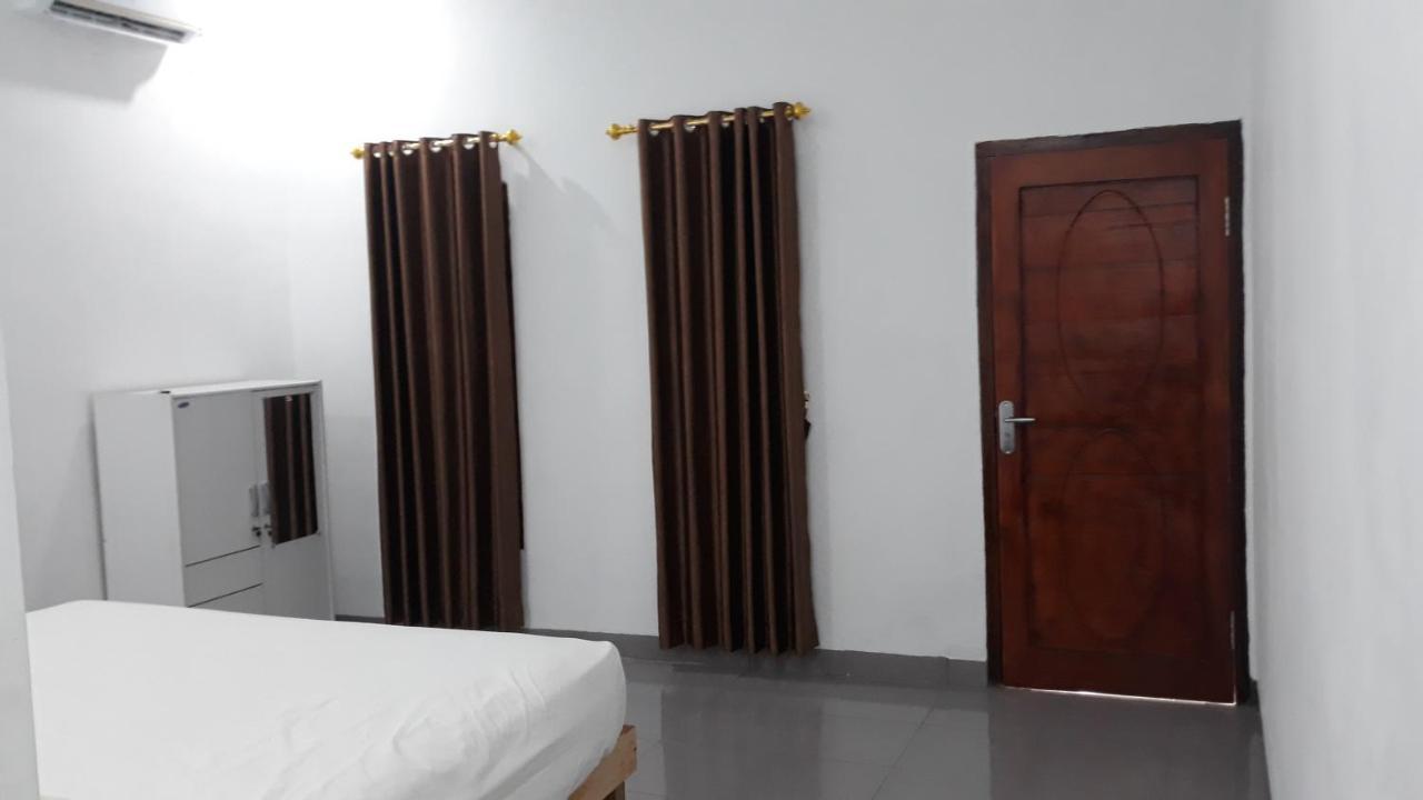 Mandalika Homestay Kuta  Zewnętrze zdjęcie