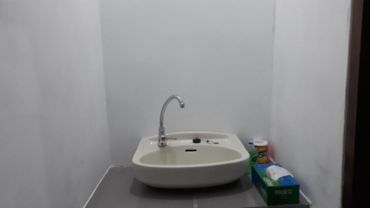 Mandalika Homestay Kuta  Zewnętrze zdjęcie