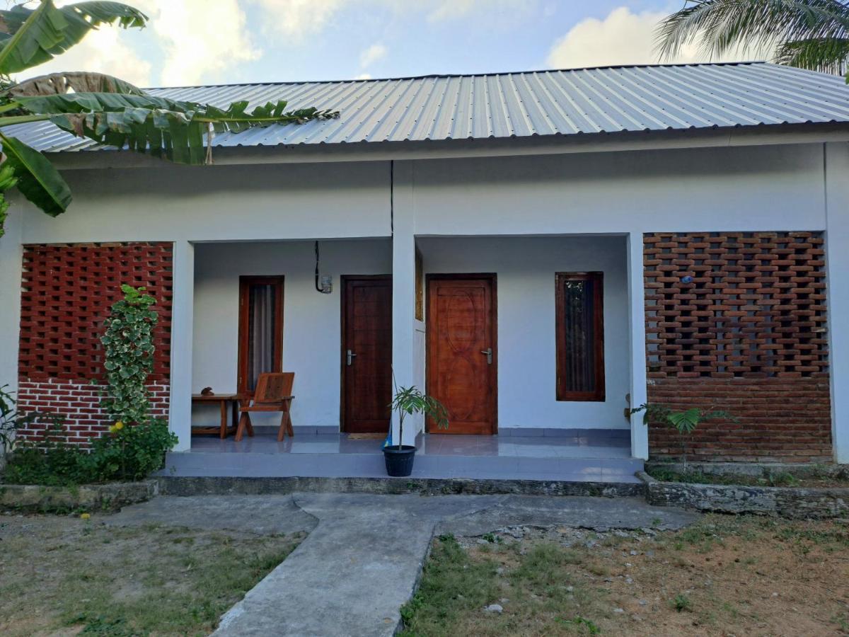 Mandalika Homestay Kuta  Zewnętrze zdjęcie